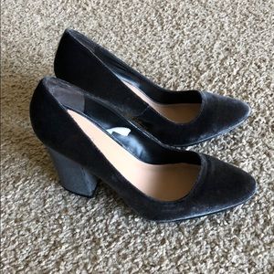NEW Mossimo grey velvet block heel size 8.5